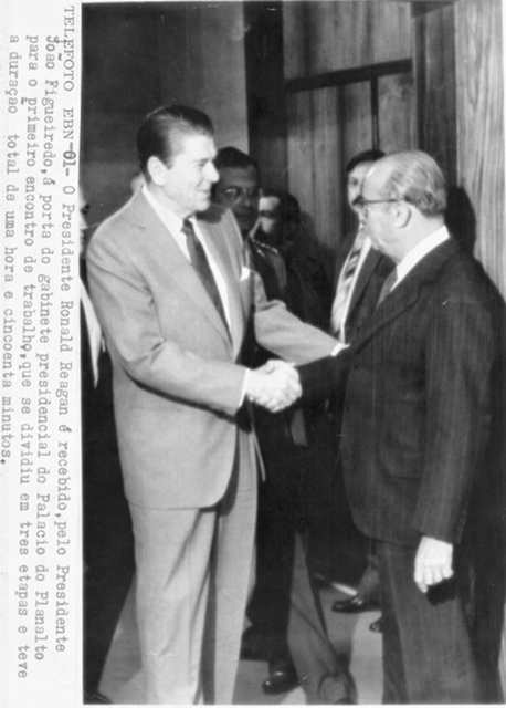 Presidente João Figueiredo recebe o presidente Ronald Reagan no Palácio do Planalto para encontro de trabalho