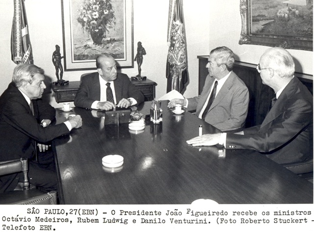 Presidente João Figueiredo recebe os ministros Octávio Medeiros, Rubem Ludwig e Danilo Venturini