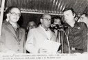 Presidente João Figueiredo saúda o povo de Osasco, ao lado do gov. José Maria Marin e do Sr. Paulo Maluf