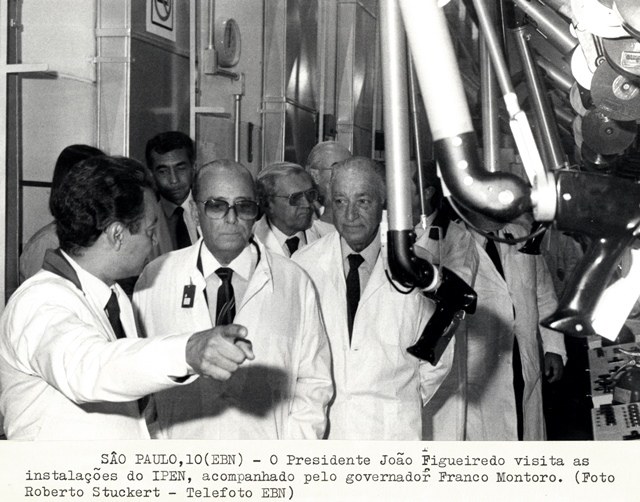 Presidente João Figueiredo visita as instalações do IPEN, acompanhado do governador Franco Montoro