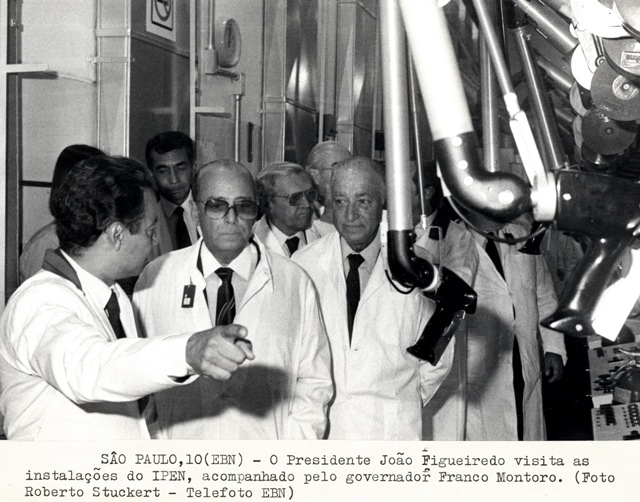 Presidente João Figueiredo visita as instalações do IPEN, acompanhado do governador Franco Montoro
