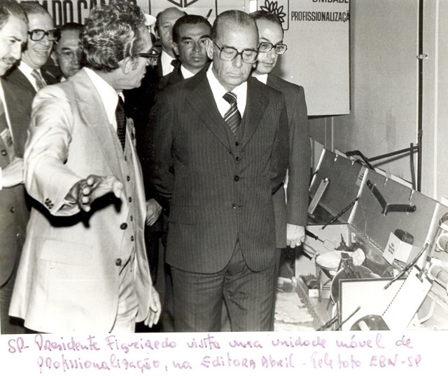 Presidente João Figueiredo visita unidade móvel de profissionalização, na Editora Abril