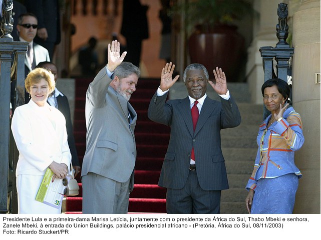 Presidente Lula e primeira-dama Marisa com o presidente da África do Sul - Union Building, palácio presidencial africano.jpg