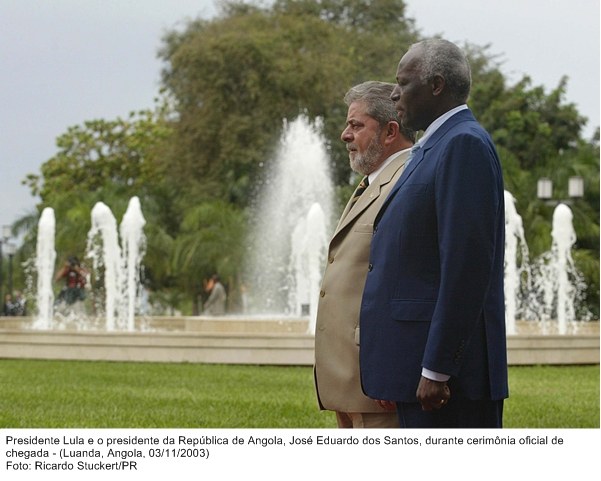 Presidente Lula e presidente da República de Angola José Eduardo dos Santos - cerimônia oficial de chegada.