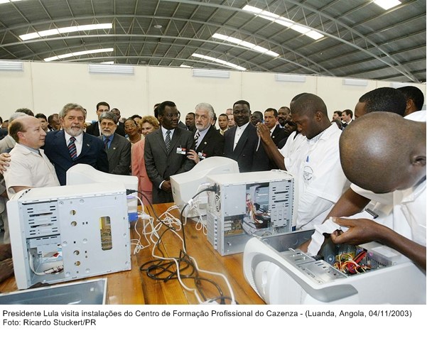 Presidente Lula visita instalações do centro de formação do Cazenza.