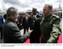 Presidente Lula é recepcionado pelo presidente Fidel Castro, no aeroporto de Havana - Cuba.