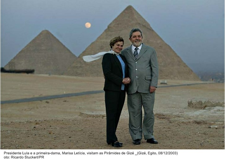 Presidente Lula e primeira dama Marisa Letícia visitam as Pirâmides de Gizé.