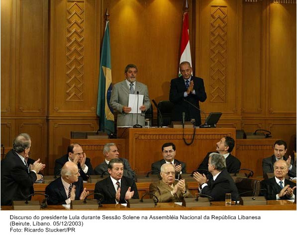 Presidente Lula durante sessão solene na Assembléia Nacional da República Libanesa.