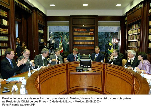 Presidente Lula durante reunião com o presidente do México, Vicente Fox, com ministros do dois países na Residência Oficial de Los Pinos.