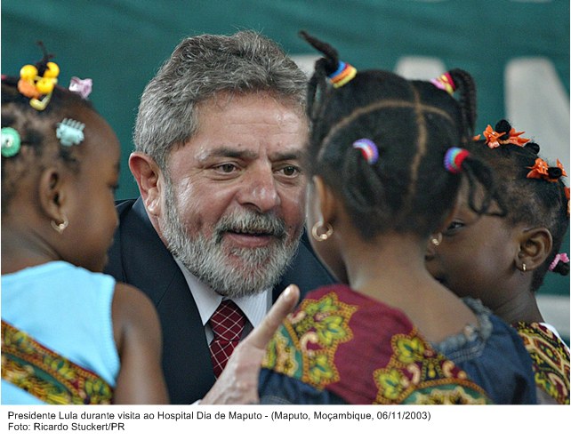 Presidente Lula durante visita ao Hospital Dia de Maputo - Moçambique.