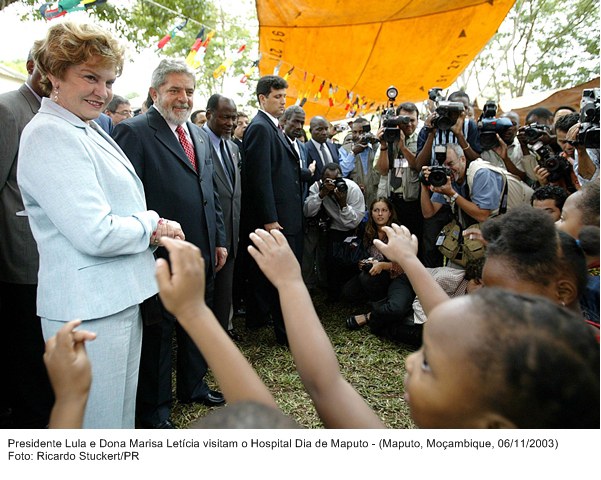 Presidente Lula e Dona Marisa visitam Hospital Dia de Maputo - Moçambique.