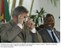Presidente Lula e o presidente de moçambique, Joaquim Chisssano, fotografa os fotógrafos após reunião de trabalho - Maputo.