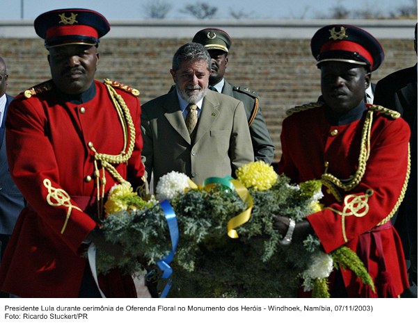 Presidente Lula durante cerimônia de oferenda floral no Monumento dos Heróis - Windhoek.