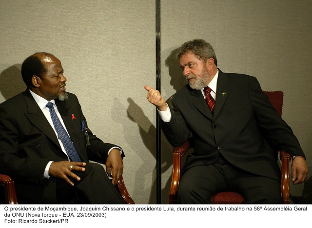 Presidente Lula com presidente de Moçambique, Joaquim Chissaro, durante reunião de trabalho na 58 sessão da Assembléia Geral da ONU - NY.