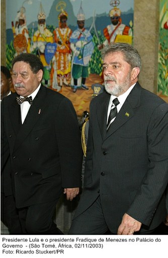 Presidente Lula e presidente Fradique Menezes no Palácio de Governo.