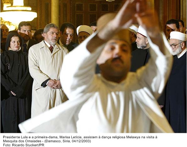 Presidente Lula e primeira Dama Marisa assistem à dança religiosa Melawya na visita à mesquita Omaiades.