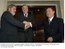 Presidente Lula ao lado do presidente Néstor Kirschner, e do presidente da Comissão de Representantes Permanentes do Mercosul, Eduardo Duhalde.
