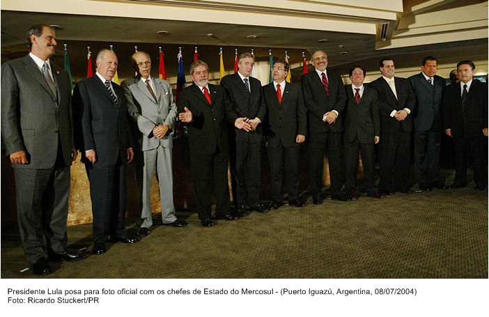 Presidente Lula posa em foto oficial com os chefes de Estado do Mercosul.