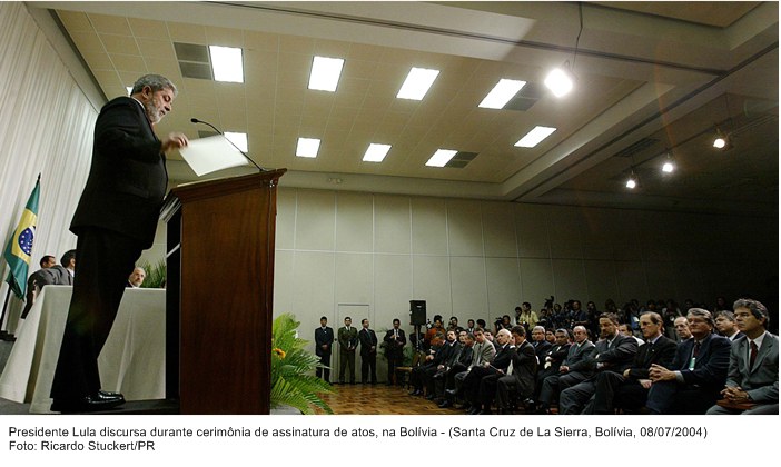 Presidente Lula discursa durante cerimônia de atos na Bolívia.