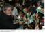 Presidente Lula é recebido por criança no hotel Los Tajibos, onde se realiza a reunião de trabalho com o presidente da Bolívia, Carlos Mesa.