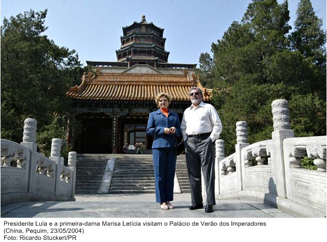 Presidente Lula e a primeira dama durante visita ao Palácio de Verão dos Imperadores - Pequim.