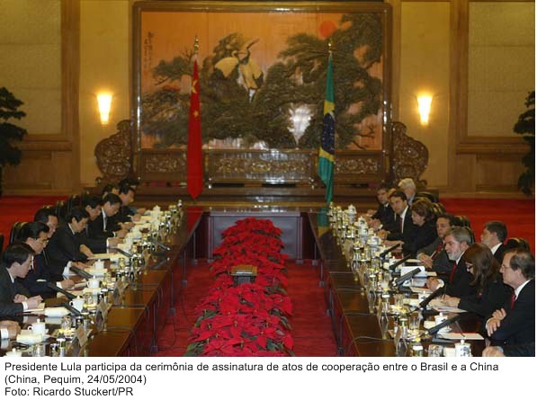 Presidente Lula participa da cerimônia de assinatura de atos de cooperação Brasil-China.