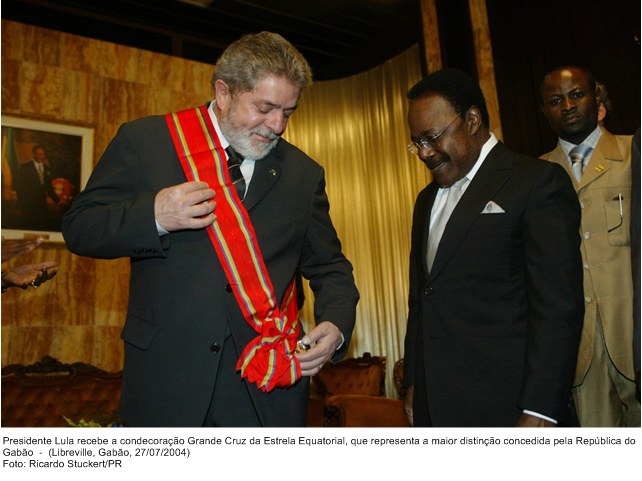 Presidente Lula recebe a condecoração Grande Cruz da Estrela Equatorial, que representa a maior distinção concedida pela Rep. do Gabão.
