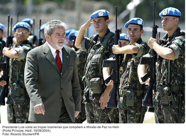 Presidente Lula visita as tropas brasileiras que compõem a missão de paz no Haiti.