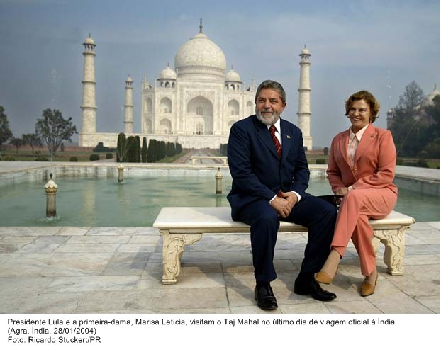 Presidente Lula e a primeira-dama, Marisa Letícia, visitam o Taj Mahal, no último dia de visita oficial à Índia.