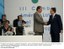 Presidente Lula aplaude o presidente da Espanha, José Luiz Rodriguez Zapatero, após discurso de abertura da III Reun. de Chefes de Estado e de Governo.jpg