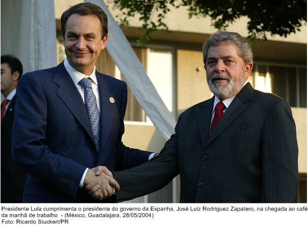 Presidente Lula cumprimenta o presidente da Espanha, José Luiz Rodriguez Zapatero, na chegada ao café da manhã de trabalho.