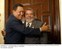 Presidente Lula é cumprimentado pelo presidente da Venezuela, Hugo Chaves, durante encontro da Cúpula Extraordinária das Américas.