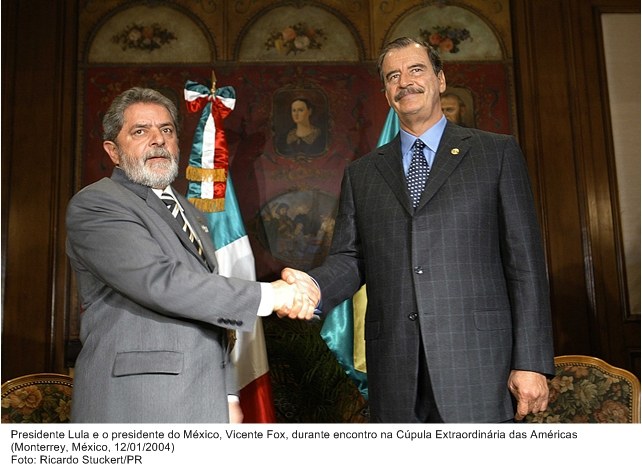Presidente Lula e o presidente do México, Vicente Fox, durante encontro na Cúpula Extraordinária das Américas.