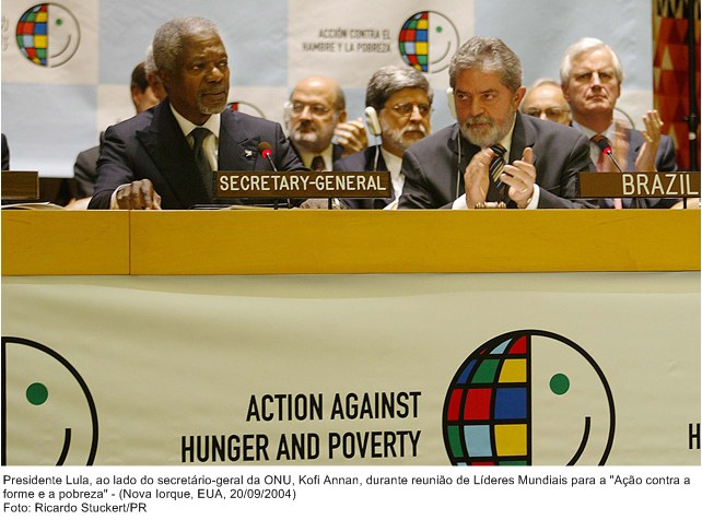 Presidente Lula, ao lado do secretário-geral da ONU, Kofi Annan, durante reunião de líderes mundiais para ação contra a fome e a pobreza.