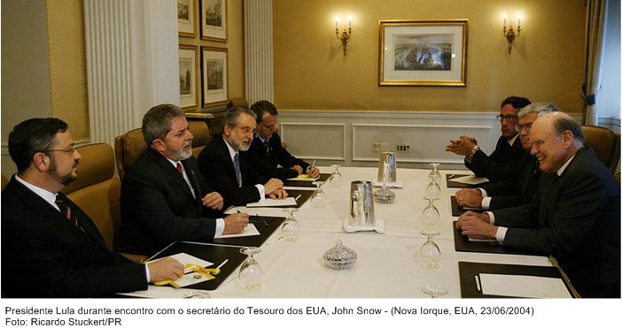 Presidente Lula durante encontro com o secretário do Tesouro dos EUA, John Snow.