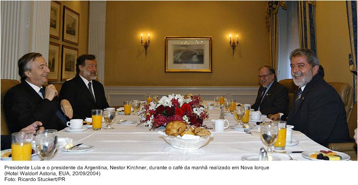 Presidente Lula e o presidente da Argentina, Nestor Kirchner, durante café da manhã em Nova Iorque.