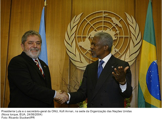 Presidente Lula e o secretário-geral da ONU, Kofi Annan, na sede da Organização das Nações Unidas.