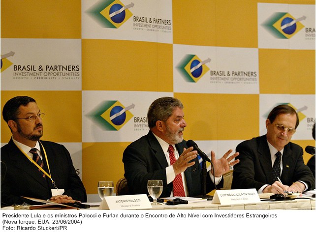 Presidente Lula e os ministros Palocci e Furlan durante Encontro de Alto Nível com Investidores Estrangeiros.