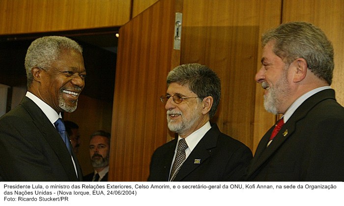 Presidente Lula, o min. do MRE, Celso Amorim, e o secretário-geral da ONU, Kofi Annan na sede da Organização das Nações Unidas.