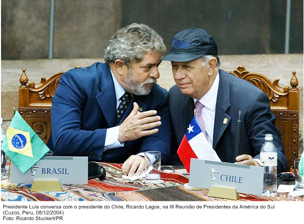 Presidente Lula conversa com o presidente do Chile, Ricardo Lagos, na III Reunião de Presidentes da América do Sul.