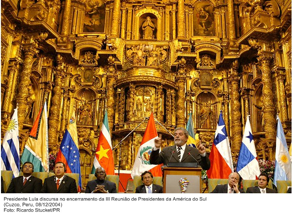 Presidente Lula discursa no encerramento da III Reunião de Presidentes da América do Sul.