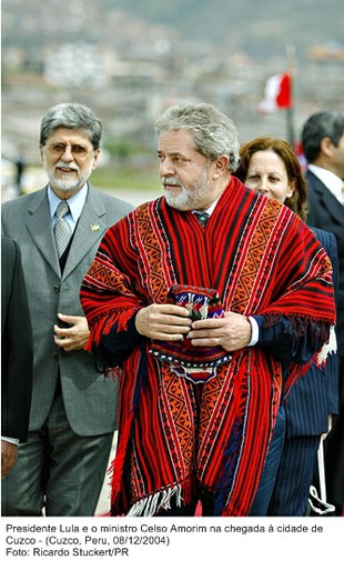 Presidente Lula e o ministro Celso Amorim na chegada a cidade de Cuzco.