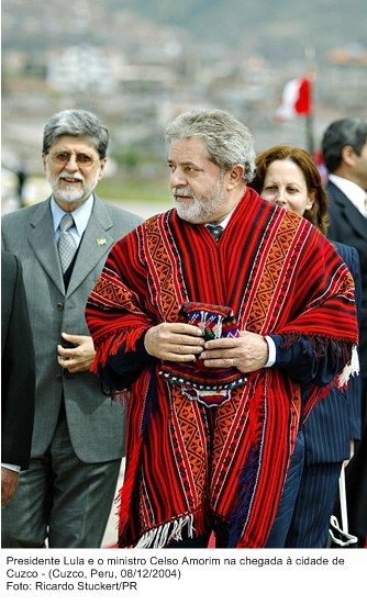 Presidente Lula e o ministro Celso Amorim na chegada a cidade de Cuzco.