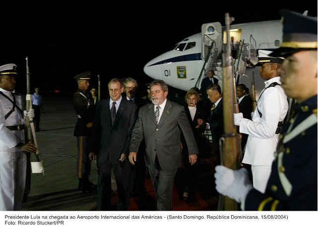 Presidente Lula na chegada ao Aeroporto Internacional das Américas.