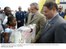 Presidente Lula acompanhado do presidente de São Tomé e Príncipe, Fradique Bandeira Melo de Menezes recebe flores.