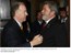 Presidente Lula conversa com o presidente de Portugal, Jorge Sampaio, durante encontro em São Tomé.