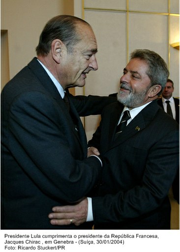Presidente Lula cumprimenta o presidente da República Françesa , Jacques Chirac, em Genebra.