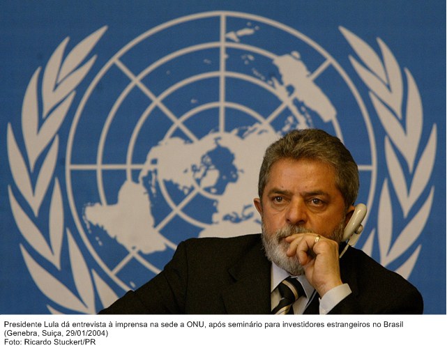 Presidente Lula dá entrevista à imprensa na sede da ONU, após seminário para investidores estrangeiros no Brasil.