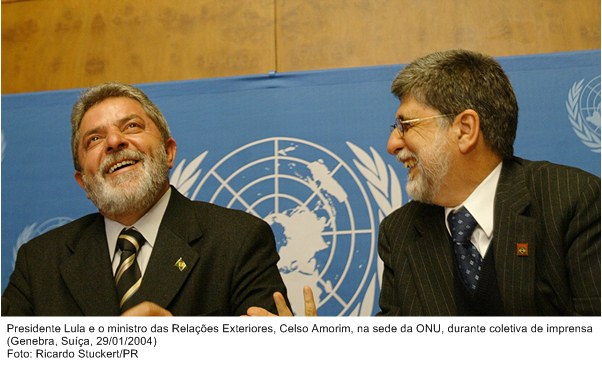 Presidente Lula e o ministro do MRE, Celso Amorim, na sede da ONU, durante coletiva de imprensa.
