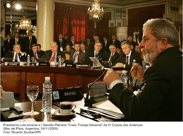 Presidente Lula durante a I Sessão Plenária Crear Trabajo Decente, durante a IV Cúpula das Américas.